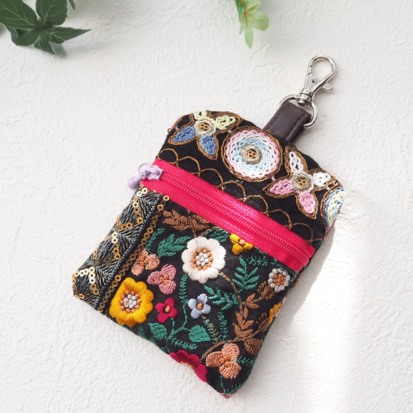 SALE【限定1点】インド刺繍リボンポーチ（イヤホンケース/コイン