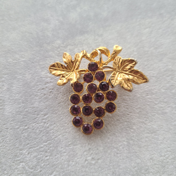 ラッキーモチーフ 海外ヴィンテージブローチ ぶどう ブローチ