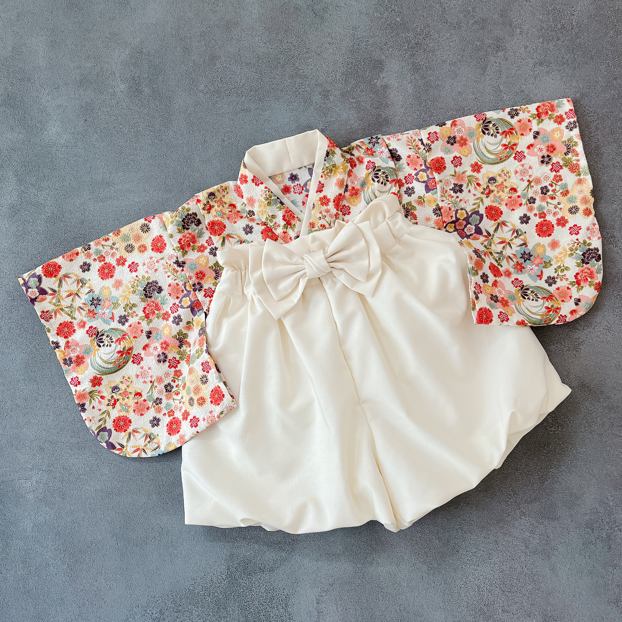 送料無料【60-70 】ベビー袴　さくら模様✖︎白色の袴［桜2026］