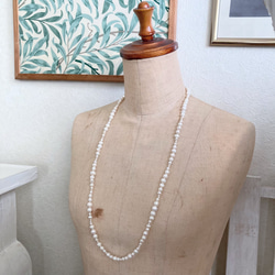 【オフホワイト】バロック淡水真珠のロングネックレス 7枚目の画像