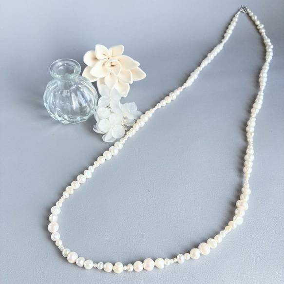 【オフホワイト】バロック淡水真珠のロングネックレス 3枚目の画像