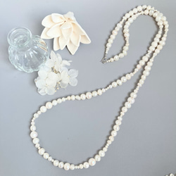【オフホワイト】バロック淡水真珠のロングネックレス 2枚目の画像