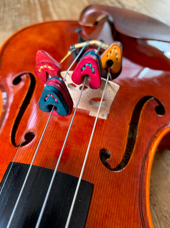 手縫いで創ったヴァイオリン用 レザーミュート　二枚重ねタイプ『Topolino 247』 4枚目の画像