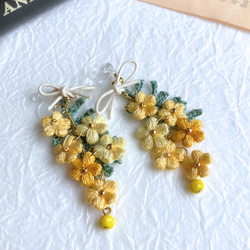 【mimosa】ふんわり刺繍糸のお花 ミモザのスワッグピアス/イヤリング　母の日 9枚目の画像