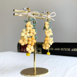 【mimosa】ふんわり刺繍糸のお花 ミモザのスワッグピアス/イヤリング　母の日 11枚目の画像