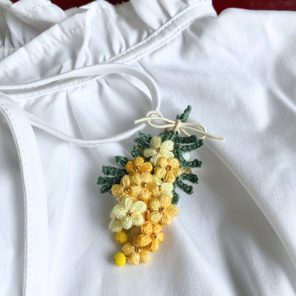 No.683】ハンドメイド刺繍ブローチ ミモザ スワッグ （立体刺繍
