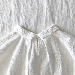 こかげシャツ　コットンキャンブリック　花刺繍　オフホワイト　　＊暮らしの店sacchi＊ 6枚目の画像