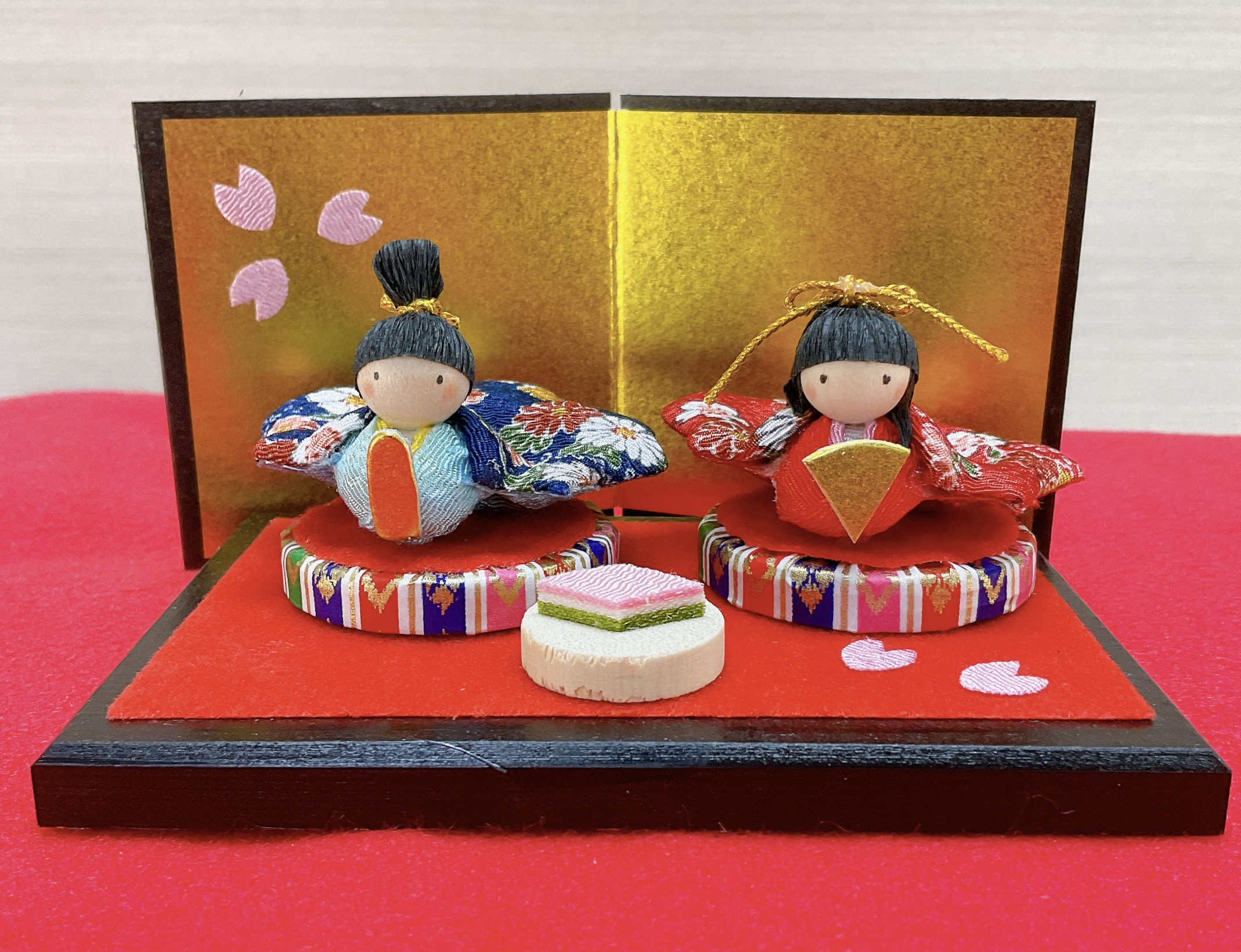 ◉ 雛人形　台座　屏風付き りんご！新品　ナカドール市松人形　端午の節句
