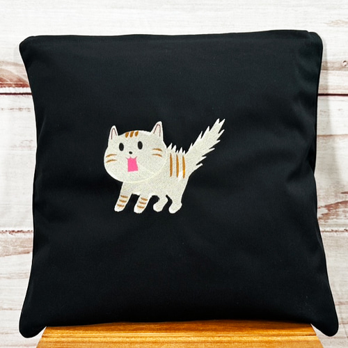 手作りクッションカバー 猫の刺繍の通販 by ミナリン007shop｜ラクマ