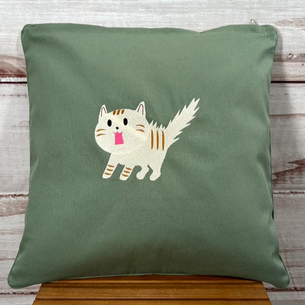刺繍 猫のクッションカバー　ハンドメイド　アンティーク