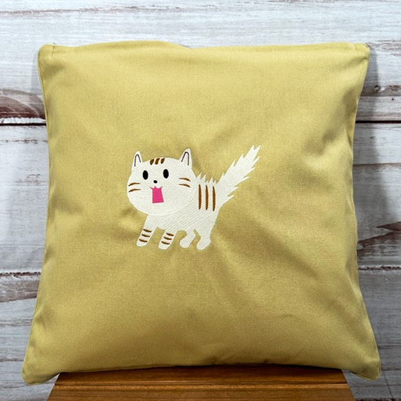 【送料無料】驚き猫の刺繍柄 キャンバス クッションカバー　45×45サイズ 1枚目の画像