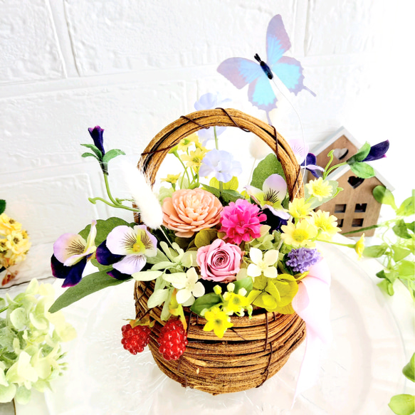 母の日対応【花かご】春の花いっぱい!!蝶の花かご♡ラッピング無料 1枚目の画像