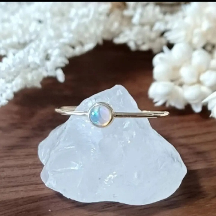 【10K】エチオピア産　オパール　天然石　ベゼル　フクリン　リング　指輪　ゴールド