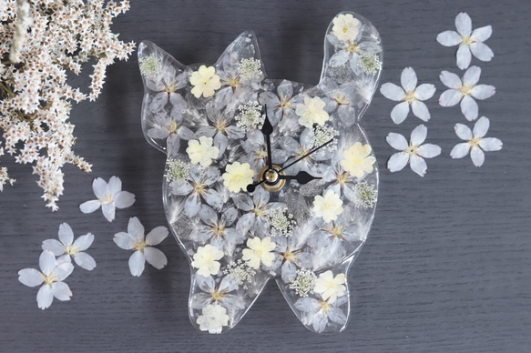 「小花を閉じ込めて」ぽて猫ちゃんのしっぽ時計“桜&ローズクォーツ”＊固まるハーバリウム＊ 2枚目の画像