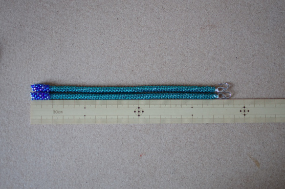 ビーズ編みの羽織紐 ─ 深緑×青 3枚目の画像