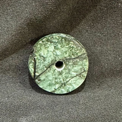 天然翡翠玉壁 楽天市場】翡翠 (ヒスイ) 玉壁ペンダント『翠潤美』アイシーグリーン