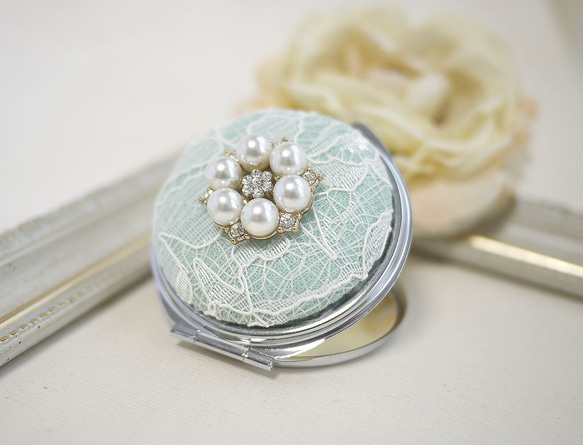 華やかパールのおしゃれなコンパクトミラー（レース・ミントカラー