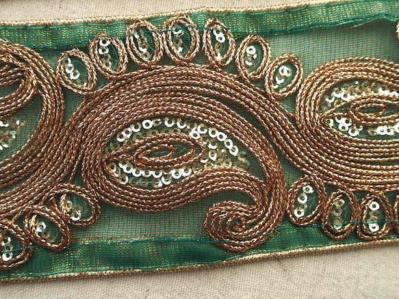 50cmより インド刺繍テープ スパンコールチロリアンテープ緑☆カルトナージュ☆ハンドメイド☆手芸用品 リボン インドサ 4枚目の画像