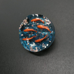金魚と桜の美しい共演　波紋レジン(ご希望に合わせてポニーフックやキーホルダーなどに♡) 8枚目の画像