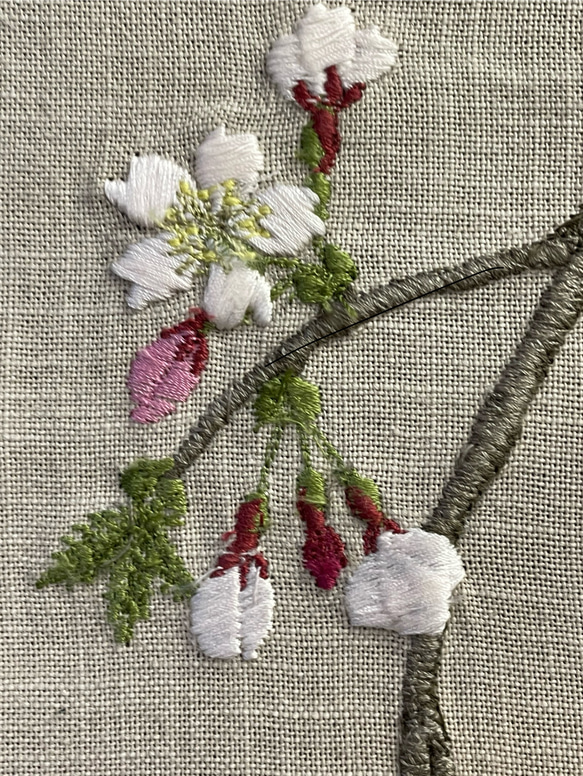 草花の刺繍タペストリー2024春新作　萌黄　桜　和モダン　春色2024　桜ハンドメイド2024 3枚目の画像