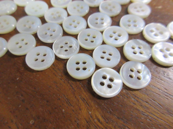 白蝶貝のボタン　11.5mm   No.123 (4穴）　20個 3枚目の画像
