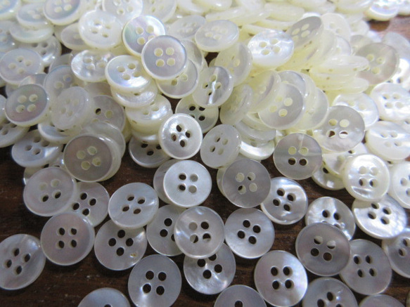 白蝶貝のボタン　11.5mm   No.123 (4穴）　20個 7枚目の画像