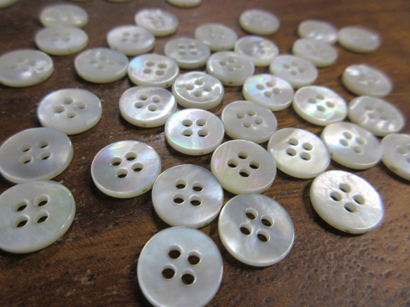 白蝶貝のボタン　11.5mm   No.123 (4穴）　20個 5枚目の画像