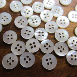 白蝶貝のボタン　11.5mm   No.123 (4穴）　20個 4枚目の画像
