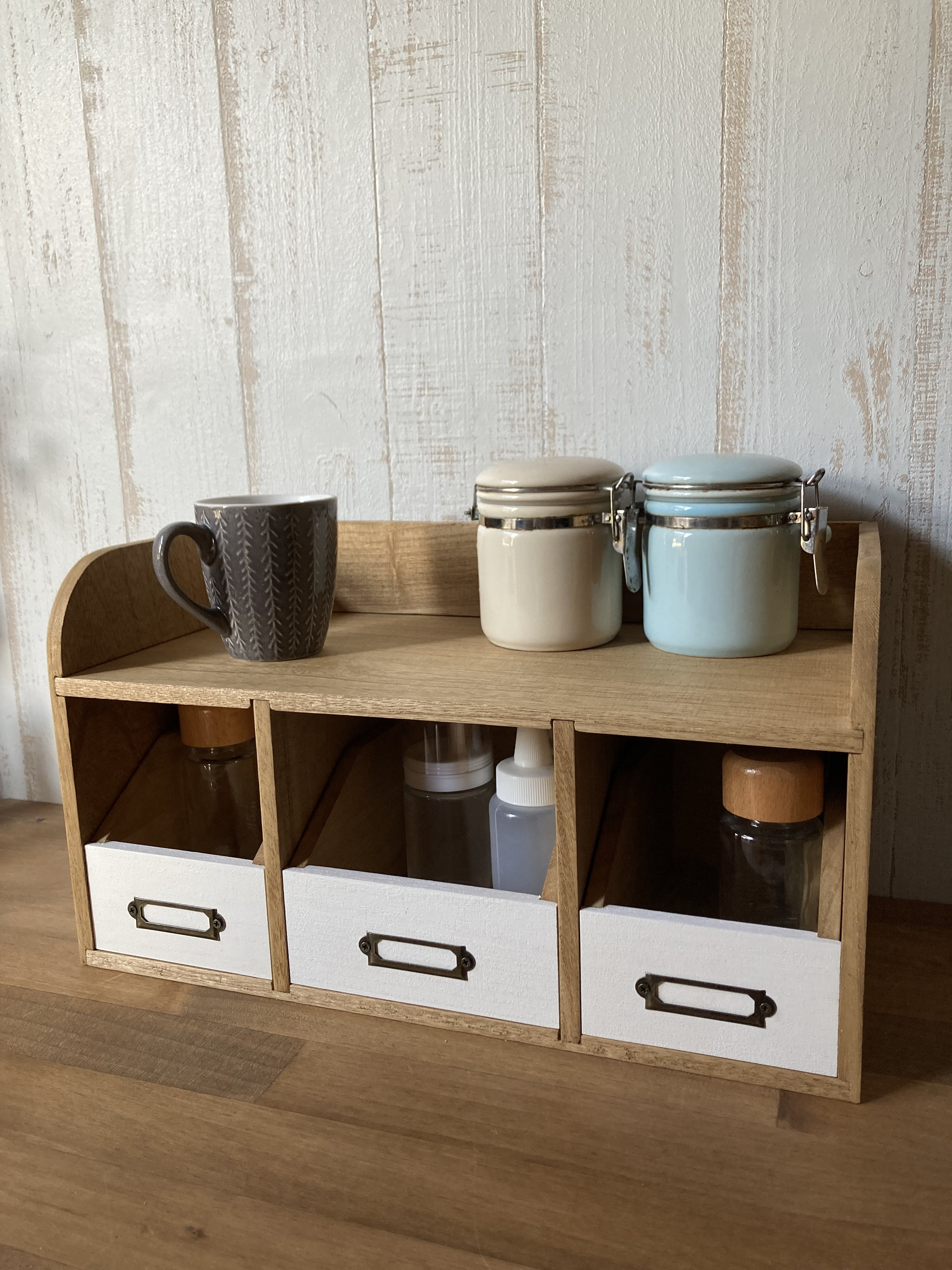 ナチュラルカラーの木製ローラック