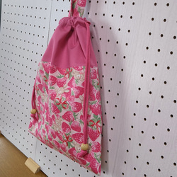 【体操着袋】イチゴ畑のうさぎさん　ピンク×ローズピンク 10枚目の画像