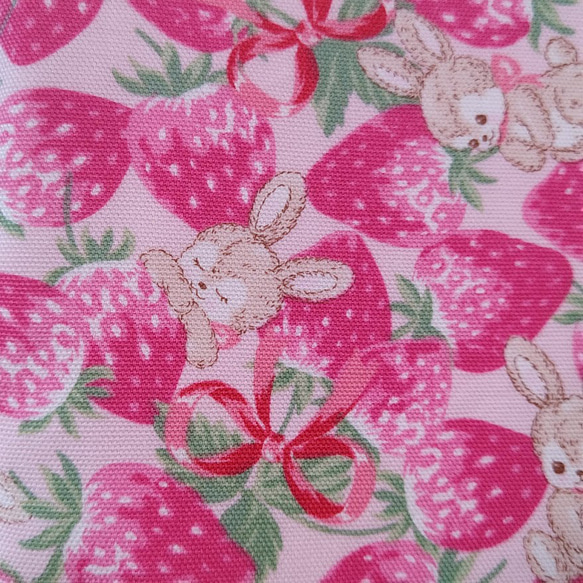 【体操着袋】イチゴ畑のうさぎさん　ピンク×ローズピンク 7枚目の画像