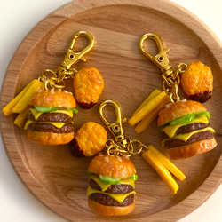 チーズバーガー　フェイクフード　フェイススイーツ　チャーム　食品サンプル　ポテト　ミニチュア 4枚目の画像
