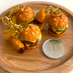 チーズバーガー　フェイクフード　フェイススイーツ　チャーム　食品サンプル　ポテト　ミニチュア 2枚目の画像