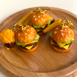 チーズバーガー　フェイクフード　フェイススイーツ　チャーム　食品サンプル　ポテト　ミニチュア 1枚目の画像