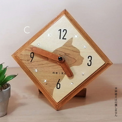 猫好きさんの置き時計＜スクエアS＞手作りの木製テーブルクロック 3枚目の画像