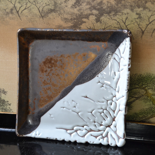 ゲリラ特割！】お洒落な角皿(かいらぎ＆炭化金彩) プレート皿 ☆萩焼き