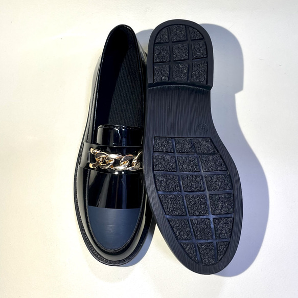 ◆時尚鏈條設計◆雙色平底樂福鞋（琺瑯黑x霧面黑） 半訂購 第5張的照片