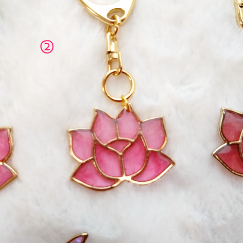 再販【チャーム】蓮の花 ピンク×ローズクォーツ キーホルダー 卵の殻