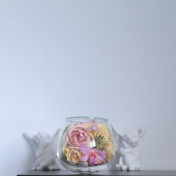 「Quinny」　クイニー 薔薇と蘭とカーネーションの小さなドライフラワー　ガラスドーム 【一点モノ】 6枚目の画像