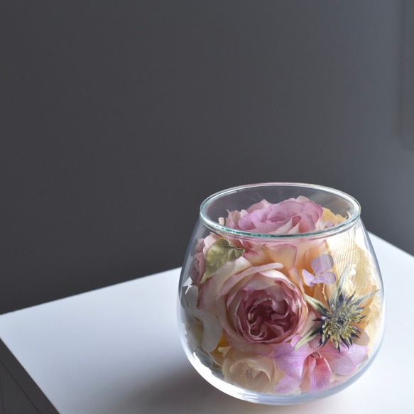 「Quinny」　クイニー 薔薇と蘭とカーネーションの小さなドライフラワー　ガラスドーム 【一点モノ】 7枚目の画像