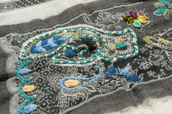 喀什米爾Cashmere/水煮羊毛披肩/針織圍巾/刺繡圍巾/羊絨披巾-花 美麗諾 聖誕節交換禮物 好友生日禮物 母親節 第1張的照片