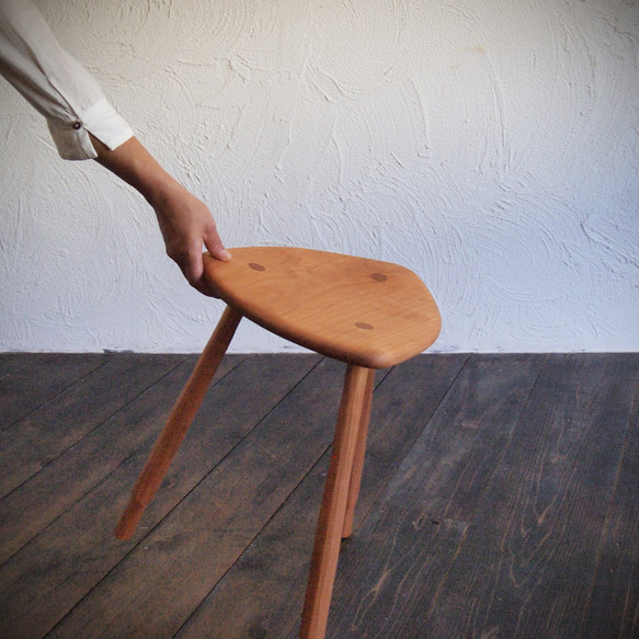 三本脚スツール【ブラックチェリー】 