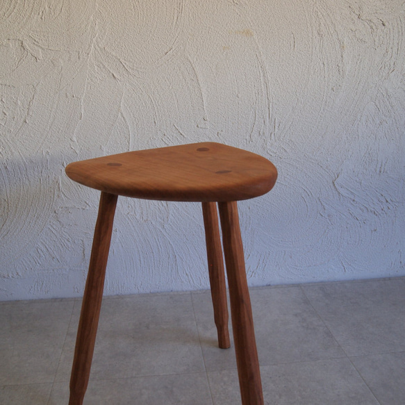 三本脚スツール【ブラックチェリー】 