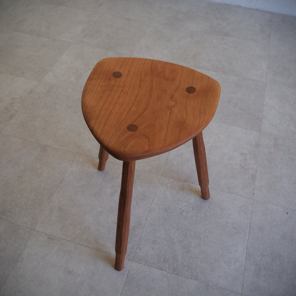 三本脚スツール【ブラックチェリー】 