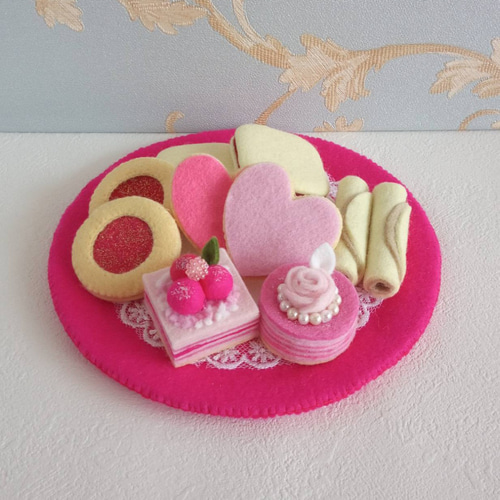 フェルト・刺繍のティーセット＆ケーキ ピンクにバラ 箱付き