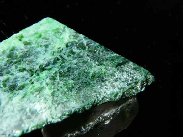 R190 【ビルマ カチン産】 天然本ひすい 翡翠 ヒスイ 原石 天然石 GEO