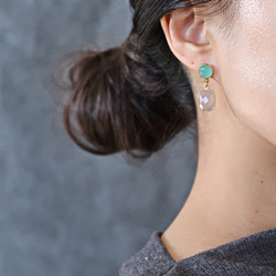 14KGF/ AQUA GREY CHALCEDONY MIXING EARRINGS 3枚目の画像