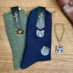 バレンタインにも♡猫さん刺繍の紳士靴下2足と3wayチャームブレスレット 1枚目の画像