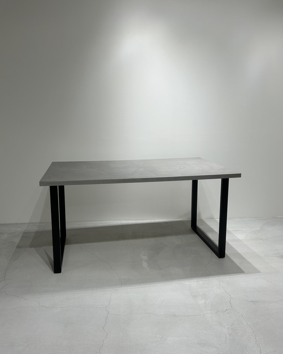 【C06】モールテックス ダイニングテーブル（W1400×D800×H710mm） 1枚目の画像