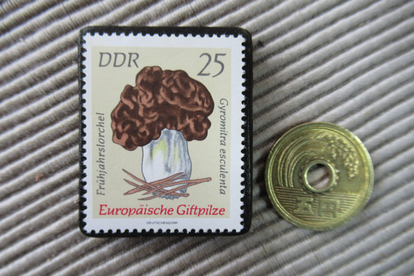 ドイツ　きのこ切手ブローチ9395 3枚目の画像